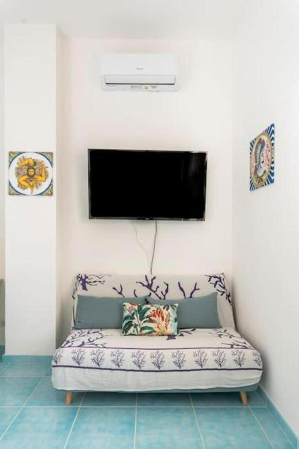 Casa Mare Me' Apartment Мондело Екстериор снимка